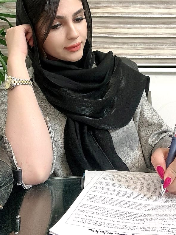 بررسی و تنظیم پرونده حقوقی توسط مریم پرند، وکیل در مشهد